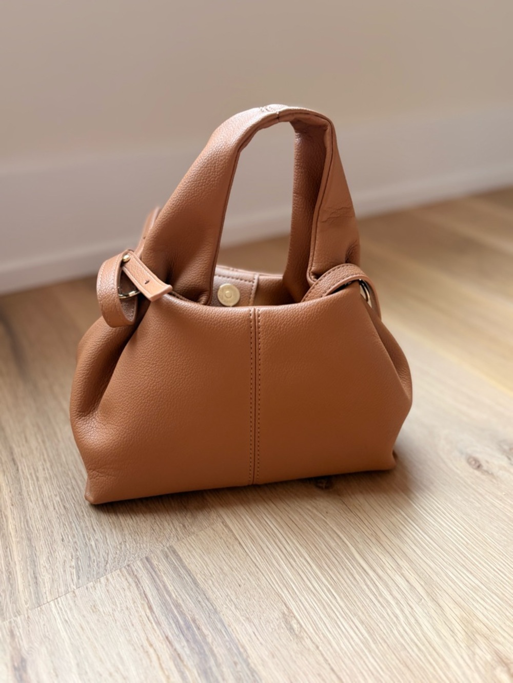 Leather Hobo Handbag in Tan